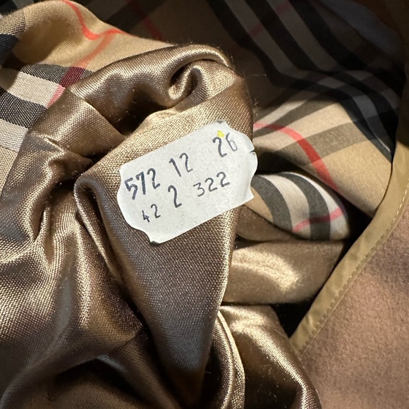 Vintage Burberrys’ of London Tan Trench Coat. LG Removable wool liner. LIKE NEW! - Picture 6 of 8